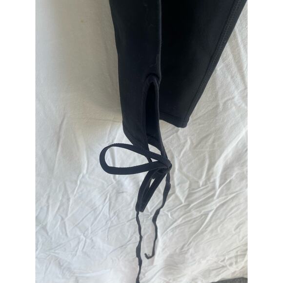 NWT Fabletics Black Gardenia Crop Legging - Size XL - Picture 3 of 8